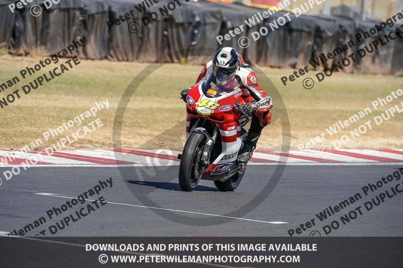 donington no limits trackday;donington park photographs;donington trackday photographs;no limits trackdays;peter wileman photography;trackday digital images;trackday photos
